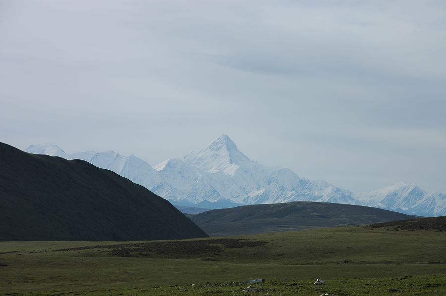 гора Гонгга, известная также под именем Миния Конка (Mount Gongga / Minya Konka) высотой 7556 метров. Вид с запада