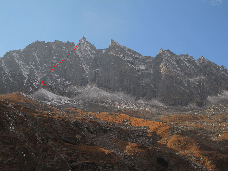 Маршрут Non complessa по юго-западному кулуару пика Мугу (Mugu Peaks) высотой 5467 метров. Фото Anna Torretta