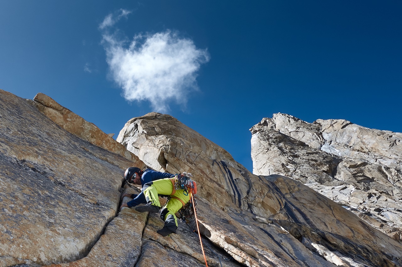 Восхождение Александра Хубера (Alex Huber) и Фабиана Буля (Fabian Buhl) на вершину пика Чоктой Ри (Choktoi Ri) 6166 метров. Фото  Alex Huber / Fabian Buhl)
