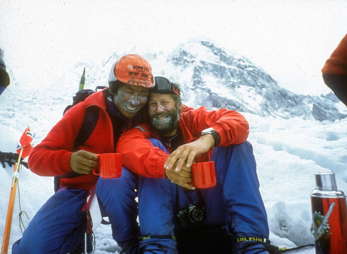 Пертемба Шерпа (Pertemba Sherpa) c Сэром Кристианом Джоном Бонингтоном (Sir Christian John Storey Bonington). Фото Chris Bonington