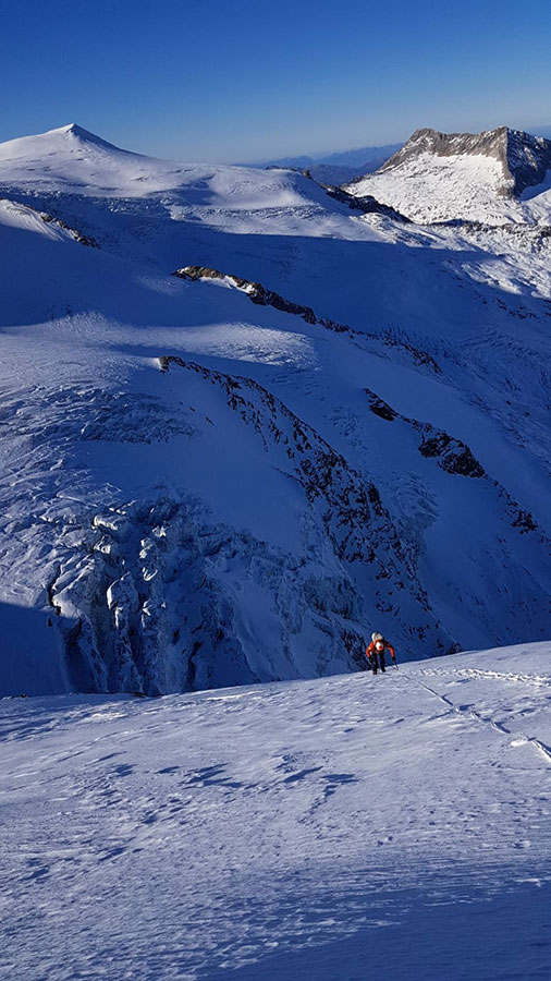 маршрут Russisches Roulette по северной стене австрийской горы Кристалванд (Kristallwand) высотой 3310 метров. Фото Matthias Wurzer, Peter Wurzer