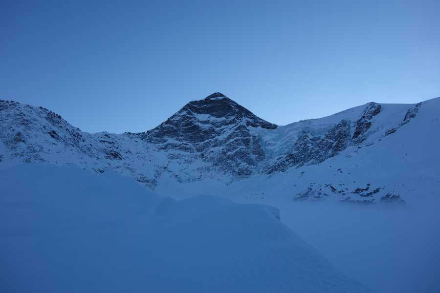 маршрут Russisches Roulette по северной стене австрийской горы Кристалванд (Kristallwand) высотой 3310 метров. Фото Matthias Wurzer, Peter Wurzer