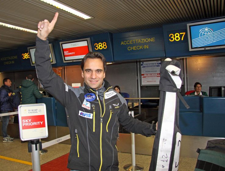 Даниэль Нарди (Daniele Nardi) в аэропорту Милана. Фото radio24 . ilsole24ore . com