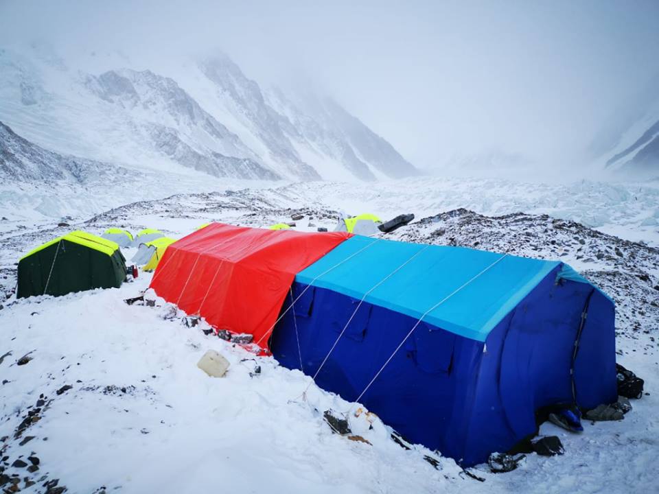 Базовый лагерь Международной зимней экспедиции на К2. фото Артем Браун