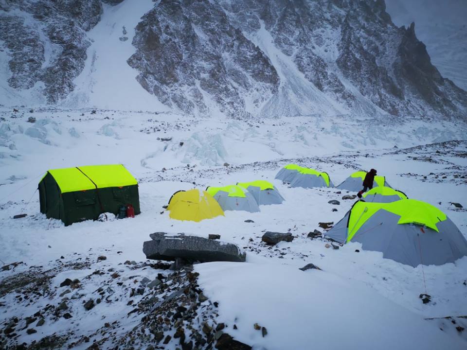 Базовый лагерь Международной зимней экспедиции на К2. фото Артем Браун