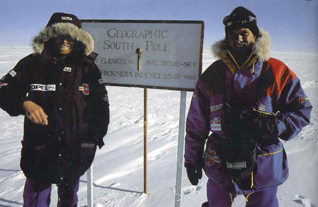  Райнхольд Месснер (Reinhold Messner) и Арвед Фукс (Arved Fuchs) на южном полюсе. Фото Reinhold Messner  из книги My Life At The Limit