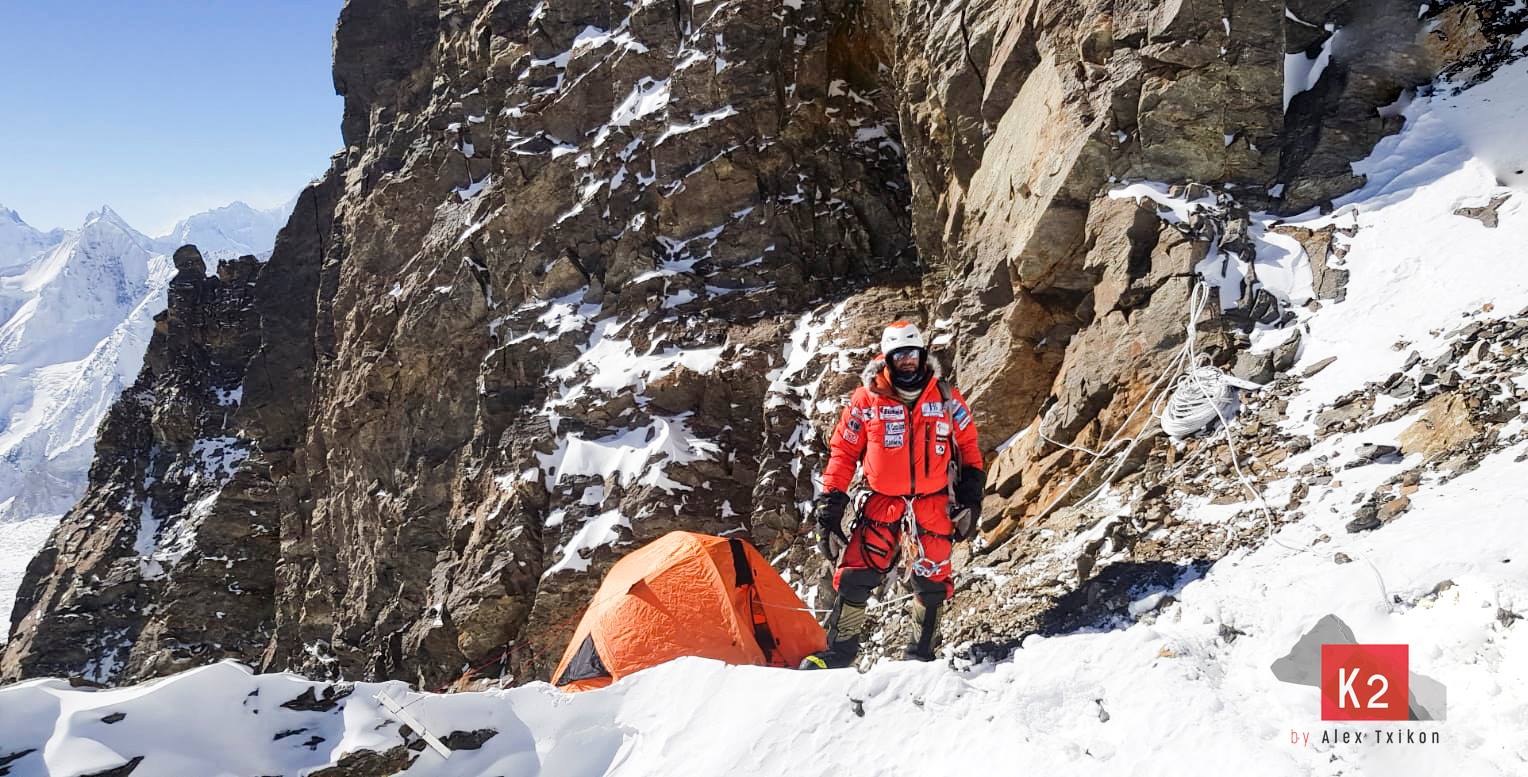 Работа над маршрутом к второму высотному лагерю на К2. январь 2019. Фото  Alex Txikon