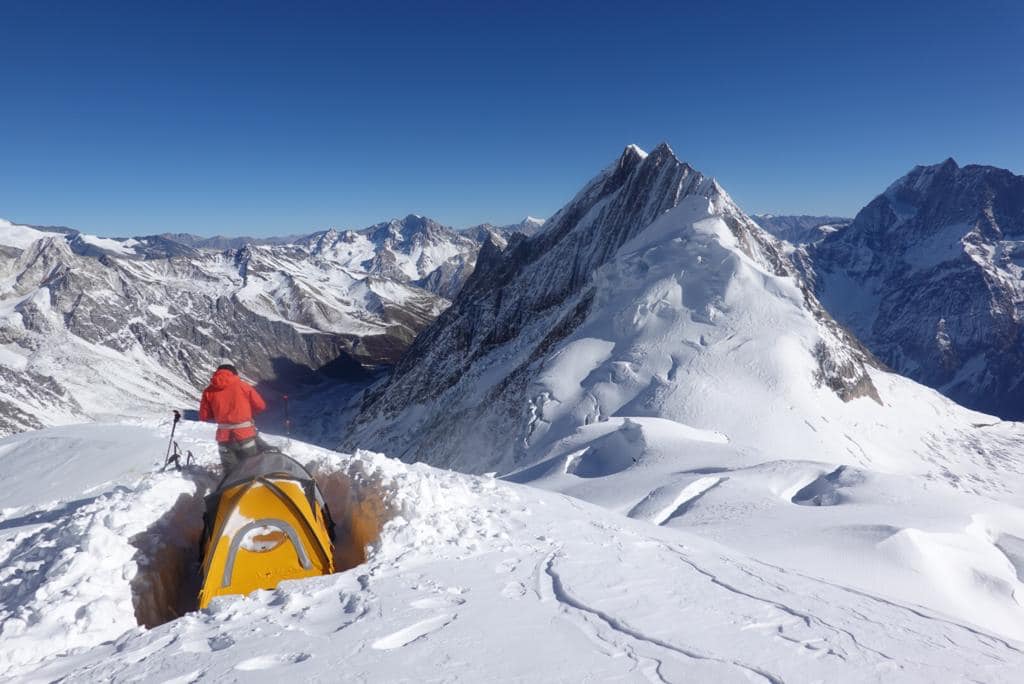 Симоне Моро (Simone Moro) и Пемба Галье Шерпа (Pemba Gyalje Sherpa) на отметке 6000 метров на Манаслу. Январь 2019 года. Фото Simone Moro
