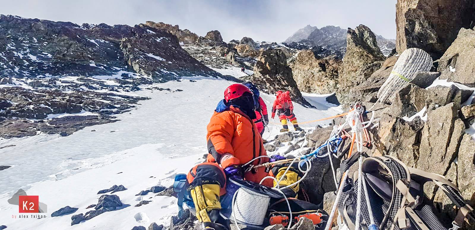 Работа над маршрутом к второму высотному лагерю на К2. январь 2019. Фото  Alex Txikon