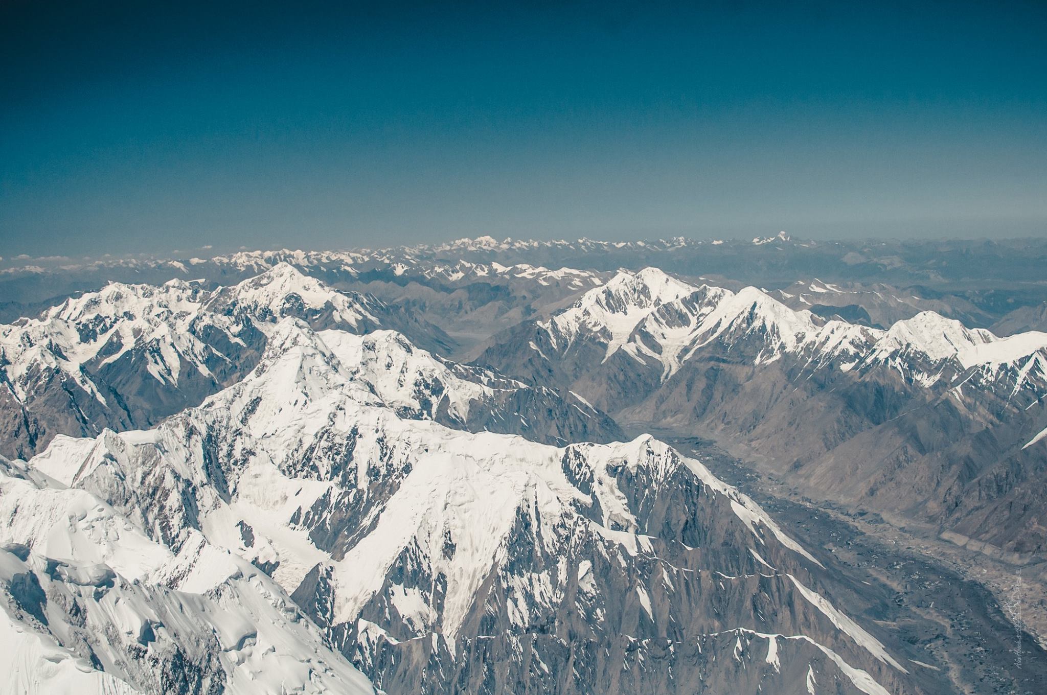 просто нереальные горизонты. Вид с вершины Хан-Тенгри. Фото Александр Павлов