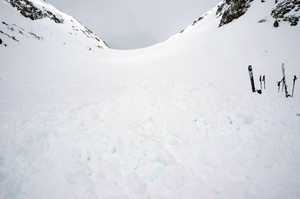 Четыре горнолыжника погибли в лавине в горах Швейцарии