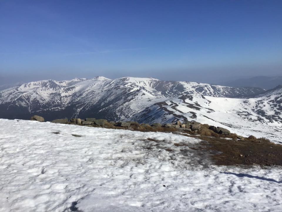 Черногорский хребет с видом на Говерлу. 26 апреля 2019 года. Фото Чорногірський гірський пошуково-рятувальний пост
