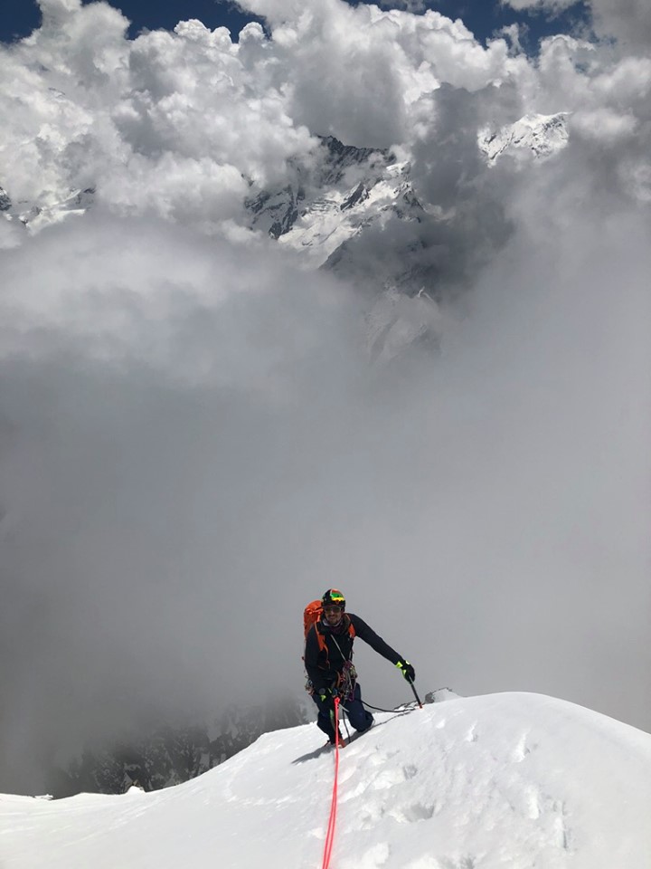 Адам Белецкий (Adam Bielecki) и Феликс Берг (Felix Berg) в восхождении на Лангтанг Лирунг (Langtang Lirung, 7227 м). Фото Adam Bielecki