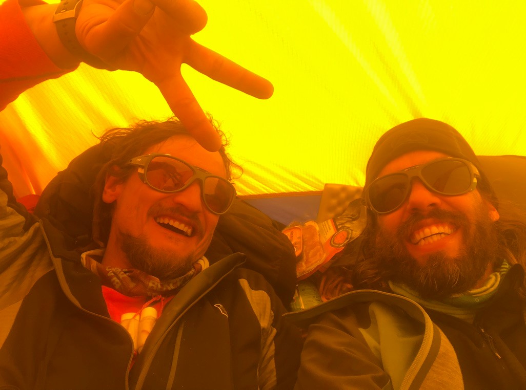 Адам Белецкий (Adam Bielecki) и Феликс Берг (Felix Berg) в восхождении на Лангтанг Лирунг (Langtang Lirung, 7227 м). Фото Adam Bielecki