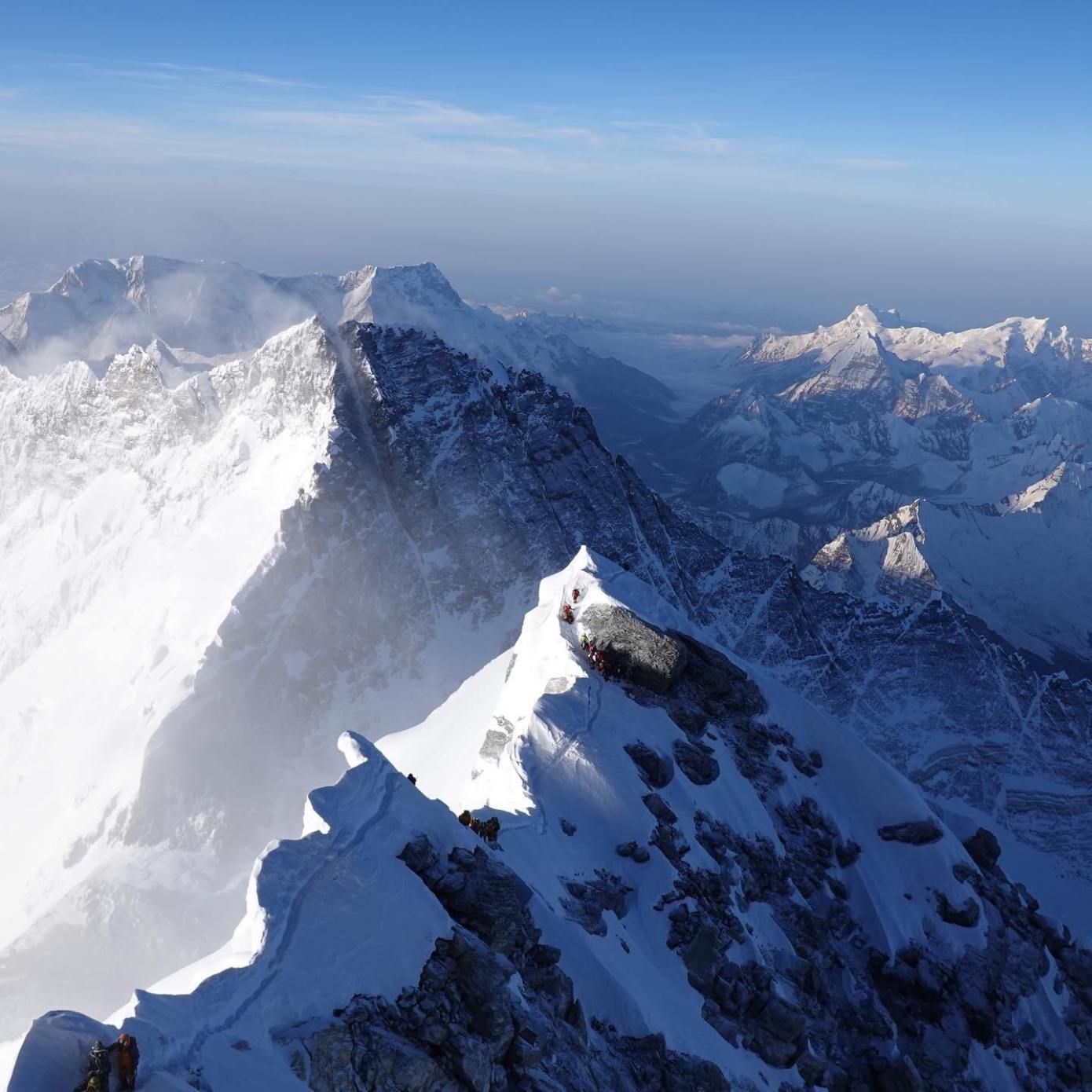 Вид с вершины Эвереста. 23 мая 2019 года. Фото Garrett Madison