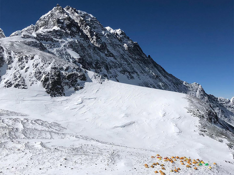 Четвертый высотный лагерь на Эвересте. Фото  Garrett Madison