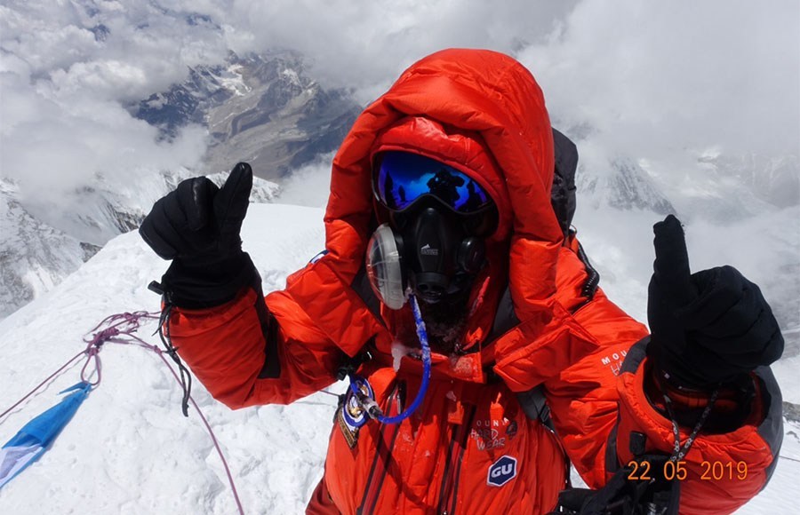 Роксанна Фогель (Roxanne Vogel) на вершине Эвереста