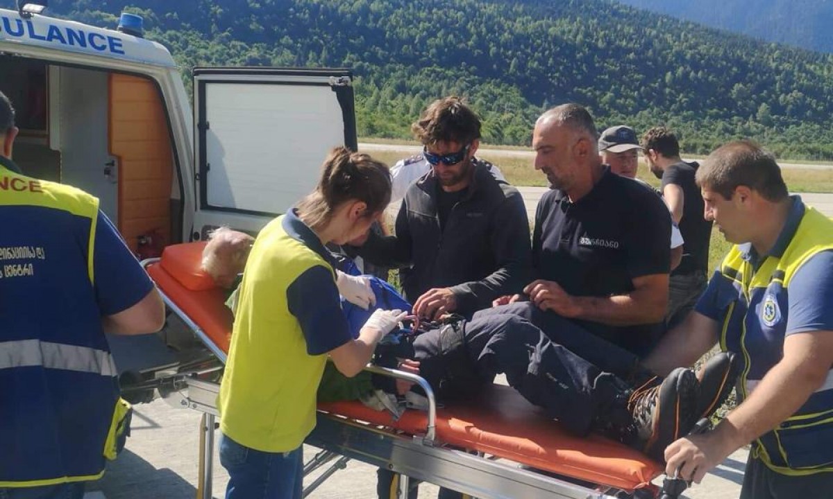 На горе Ушба в Грузии травмировались два украинских альпиниста