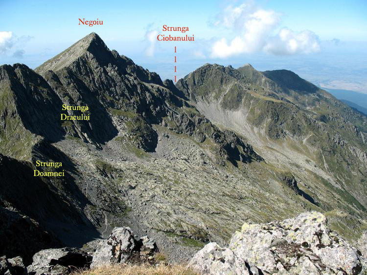 гора Негою (2535 м) в Карпатских горах Фэгэраш