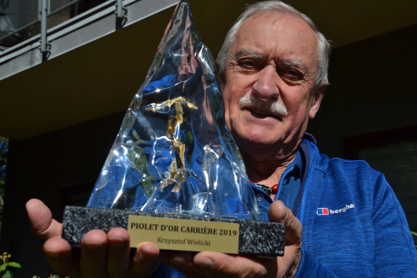 вручение премии "За достижения в течение жизни" (Lifetime Achievement Award). величайшему польскому альпинисту Кшиштофу Велицкому (Krzysztof Wielicki)