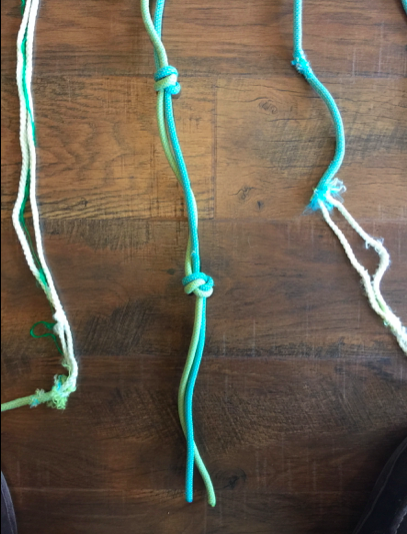 Фото веревок команды. Видно два накладных узла, соединяющих веревки. Фото: Джон Роскелли