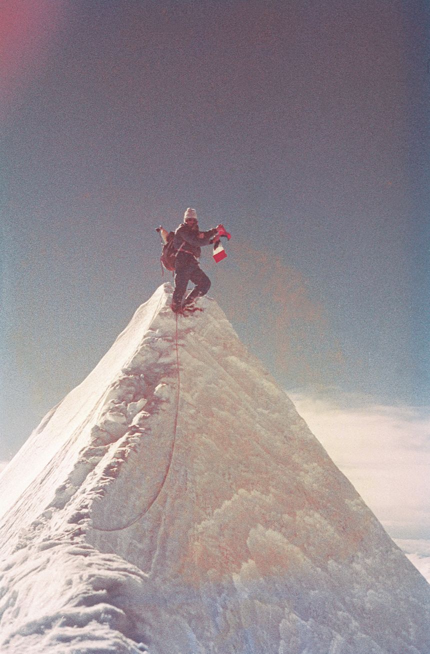 В 1962 Роберт совершает восхождение на Жанну (7710м, Непал) 