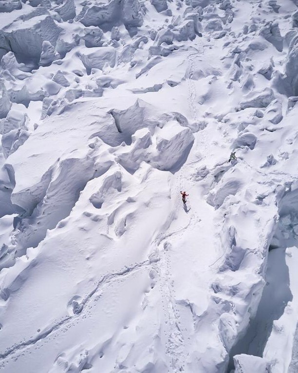 Работа на леднике Гашербрум. Фото Simone Moro, Tamara Lunger