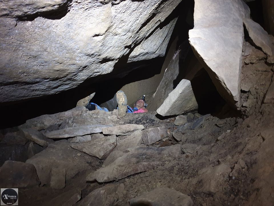 Місце для відпочинку в печері Прохідний Двір