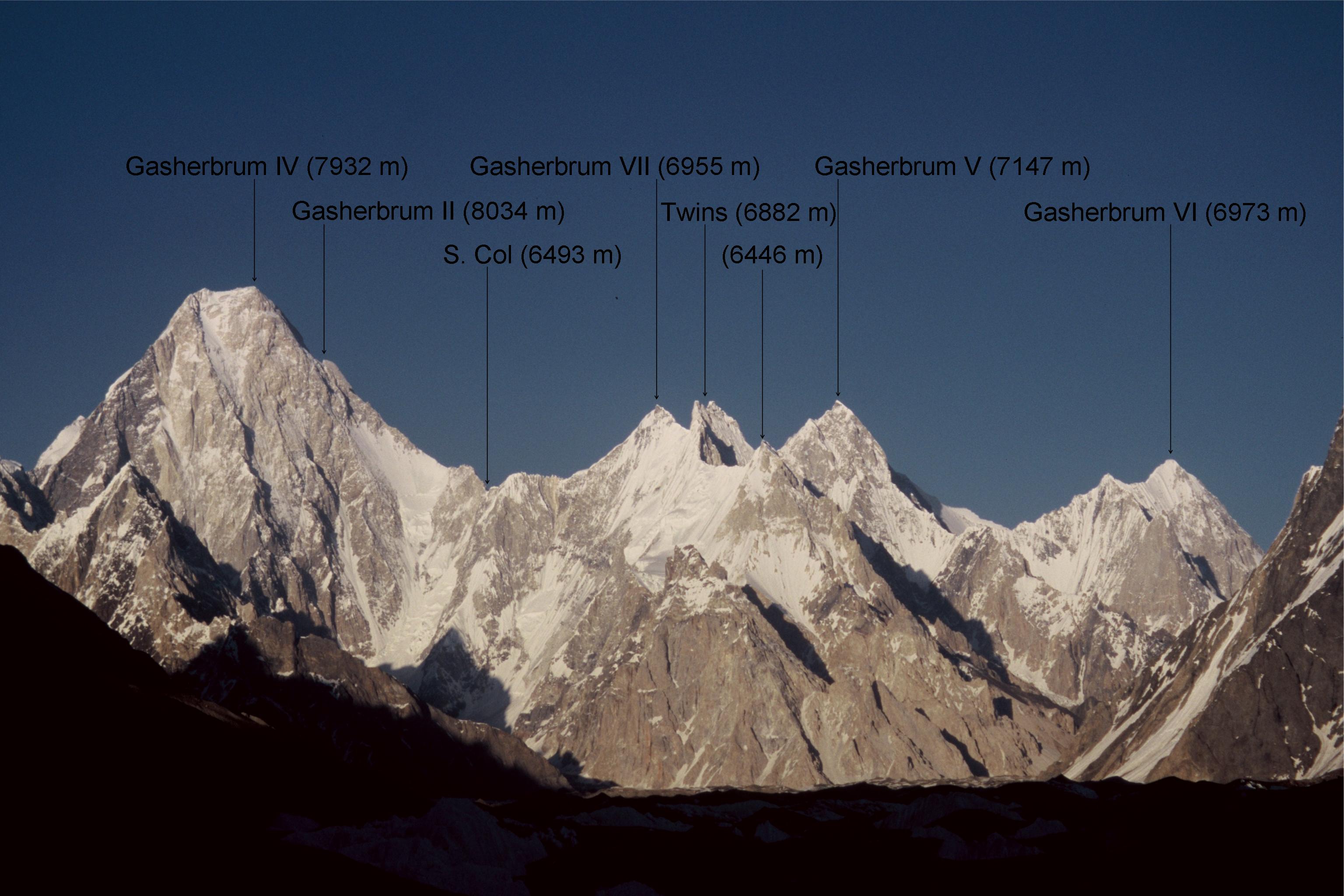  Гашербрум Твинс (Gasherbrum Twins), две вершины - близнецы выстой  6882 метров, находящиеся в многовершинном массиве Гашербрум