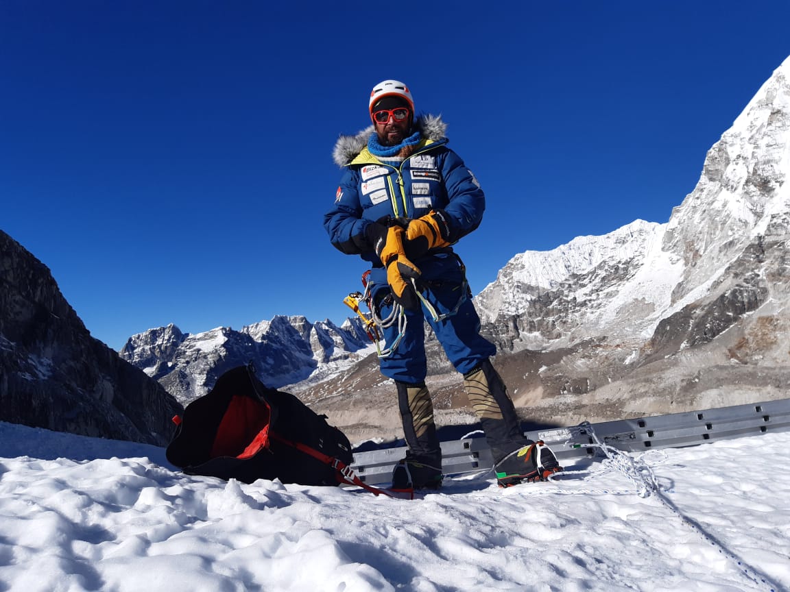  Алекс Тикон (Alex Txikon)  в базовом лагере Эвереста. Фото Alex Txikon