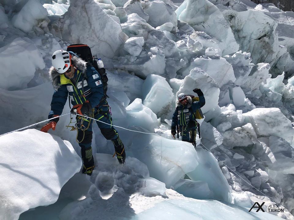 Команда Алекса Тикона (Alex Txikon) на ледопаде Кхумбу. Фото Alex Txikon