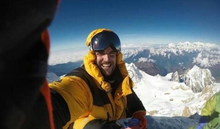Хуан Пабло Мор (Juan Pablo Mohr) на вершине Эвереста