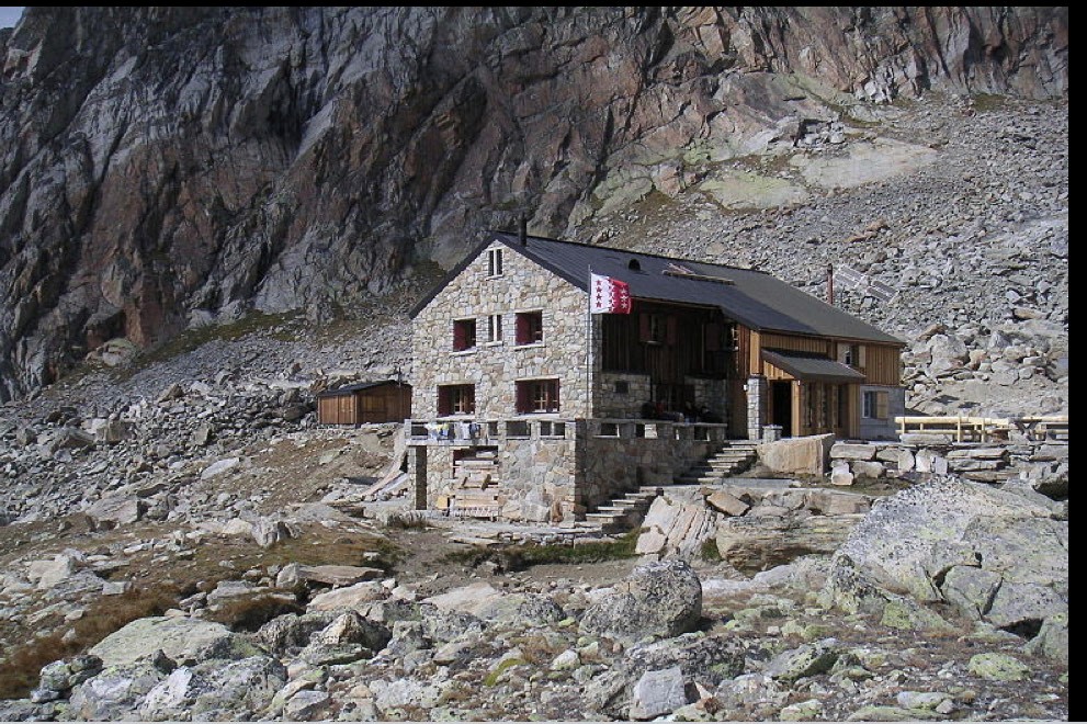 Горная хижина в Швейцарии. Фото alpinistiemontagne . gazzetta . it