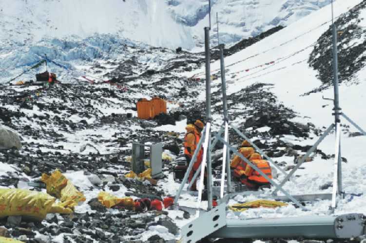 Строительство станций 5G на Эвересте. Фото  China Daily