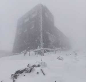 Вниманию туристов: в высокогорье Украинских Карпат выпало до 15 сантиметров снега!