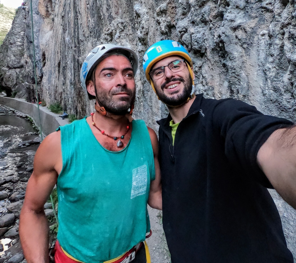 Хавьер Агилар (Javier Aguilar) и Мигу Санчо (Migue Sancho) после пролаза маршрута "To Su Puta Madre a Caballo" категории 7с. Фото rockandjoy