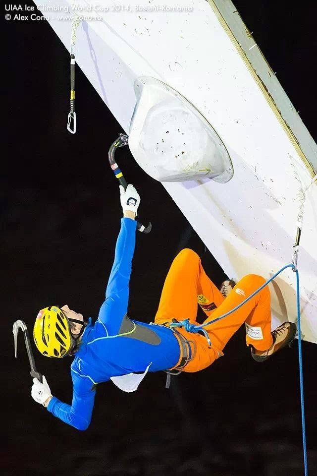 Валентин Сипавин на этапе Кубка Мира по ледолазанию