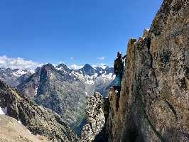 Хавьер Агилар (Javier Aguilar) в восхождении на пик Дибона (Aiguille Dibona) высотой 3131 метров