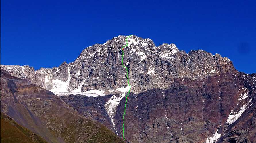 новый маршрут на юго-западной стене горы Айлама высотой 4547 метров.