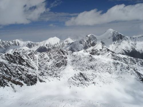 горы в долине Гуджерав (Ghujerav valley) в области Верхняя Хуза (Upper Hunza), пакистанского региона Гилгит-Балтистан