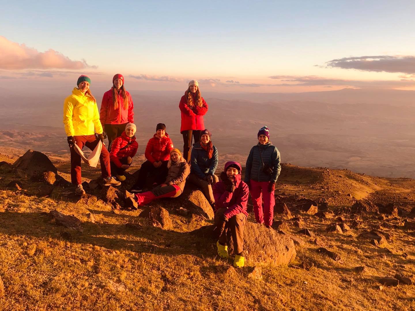 Перша українська жіноча Експедиція готується здійснити сходження на найвищий вулкан світу - Охос дель Саладо (6893м).