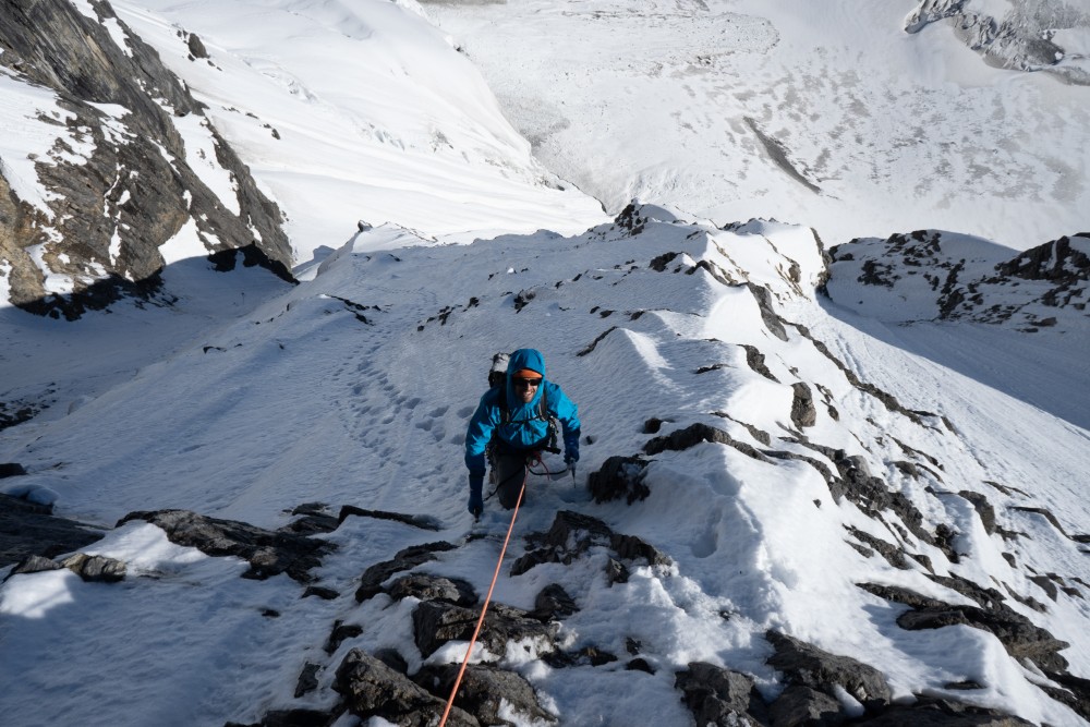Алик Берг (Alik Berg) и Квентин Робертс (Quentin Roberts) совершили первое восхождение на огромную Восточную стену горы Форбс (Mt. Forbes, 3612 м) в Канадских Скалистых горах