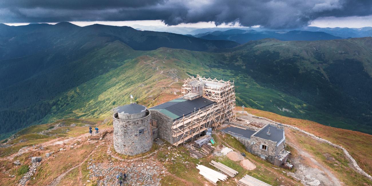 Международный научный центр "Обсерватория" на горе Поп-Иван Черногорский