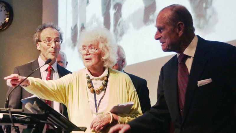 Моррис посетила прием с принцем Филиппом в 2013 году по случаю 60-летия первого восхождения на Эверест.