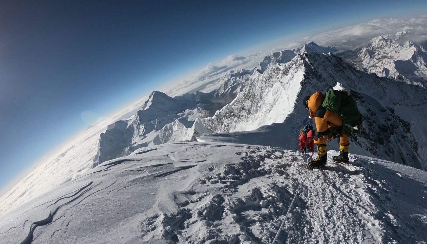 Восхождение на Эверест. Фото Phunjo Lama / AFP / Getty)