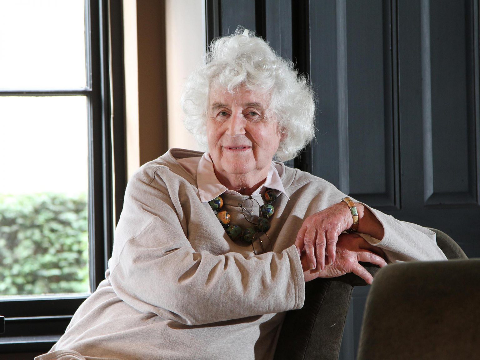 Ян Моррис (Jan Morris) (урожденный Джеймс Моррис (James Morris) был британским писателем-путешественником, который написал один из самых первых автобиографических рассказов о транссексуальности. Она умерла в ноябре 2020 года в возрасте 94 лет.