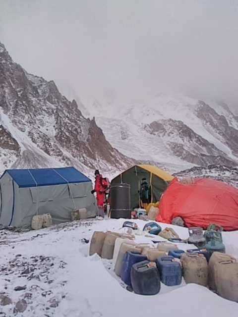 Базовый лагерь пакистанско-исландской команды у восьмитысячника К2. 5 декабря 2020 года