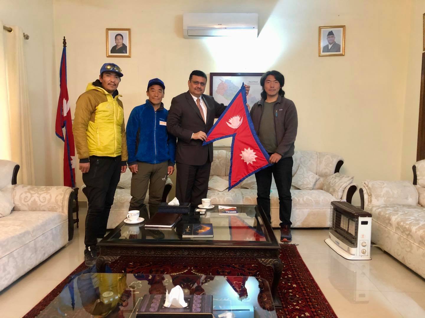 Мингма Галйе Шерпа (Mingma Gyalje Sherpa), Дава Тенцинг Шерпа (Dawa Tenzing Sherpa), Килу Пемба Шерпа (Kilu Pemba Sherpa) на приеме у посла Непала в Пакистане