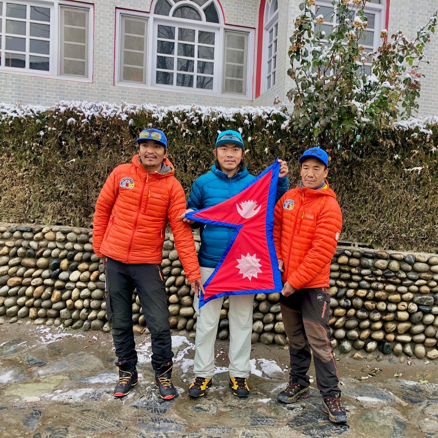 Мингма Галйе Шерпа (Mingma Gyalje Sherpa), Дава Тенцинг Шерпа (Dawa Tenzing Sherpa), Килу Пемба Шерпа (Kilu Pemba Sherpa) 