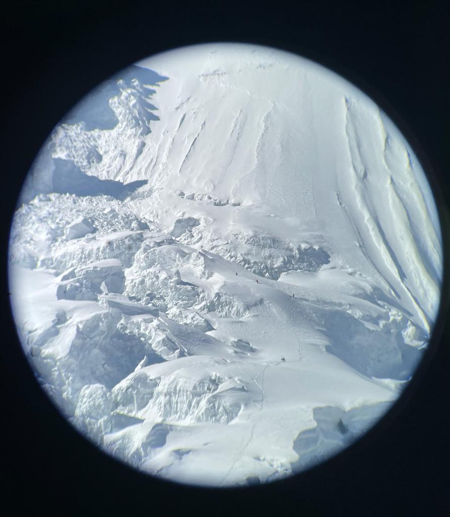 Фотография сделана с помощью Iphone 12 Pro Max наведенного на линзу телескопа.